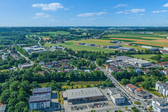 Ausblick auf die Stadt Eggenfelden an der Rott in Ostbayern