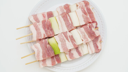 日本の食べ物｜豚バラ肉のネギマ串(未調理・生肉)