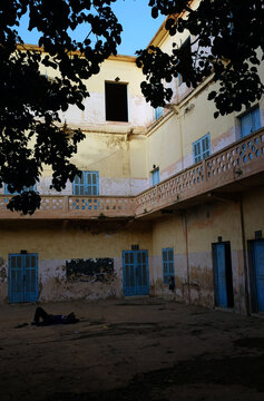 l'ancienne &eacute;cole des otages dans la ville coloniale de Saint Louis du S&eacute;n&eacute;gal en Afrique de l'Ouest
