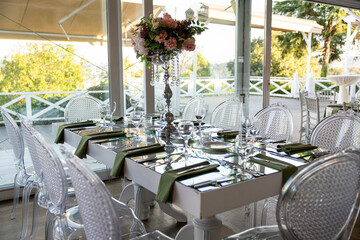 Beautifully Arranged Banquet Hall for a Special Occasion, Featuring Romantic Ambiance