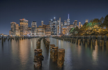 Obraz premium The Manhattan skyline from Brooklyn Gnd