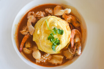 Omelet rice with shrimp and coriander