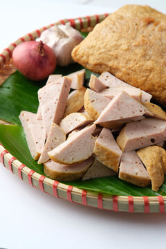 Fried Cha Lua served on a banana leaf inside a woven basket