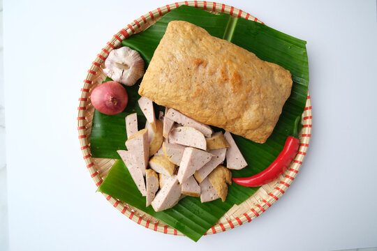 Fried Cha Lua served on a banana leaf inside a woven basket