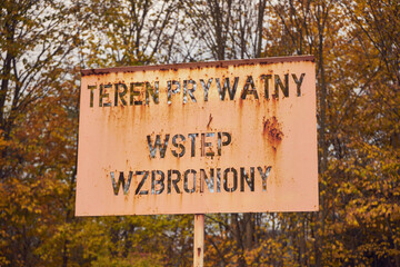napis teren prywatny wstęp wzbroniony  © Marcin Łazarczyk
