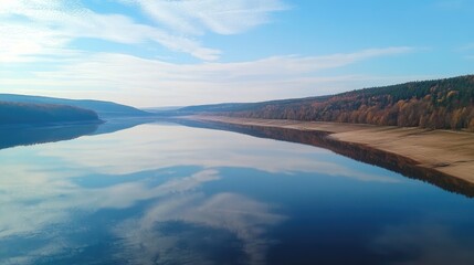 Obraz premium Serene Reflection of Water and Sky at Dusk