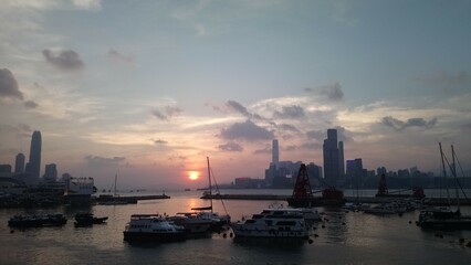 Obraz premium sunset over the harbor