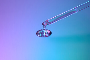 pipette mit tropfen in labor