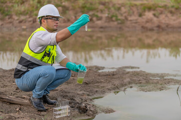 Environmental engineers inspect water quality,Bring water to the lab for testing,Check the mineral...
