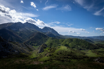 Fototapeta premium Asturian Mountains: Snowy Peaks and Verdant Forests