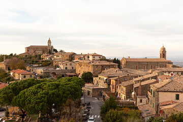 Obraz premium Vista aérea de Montalcino, La Toscana.