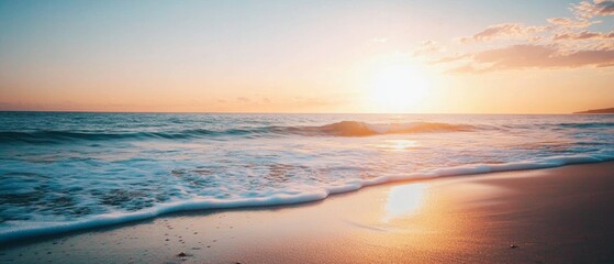 Obraz premium The ocean is calm and the sun is setting, creating a beautiful
