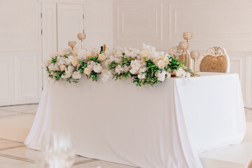 Elegant Floral Arrangement on Wedding Reception Table