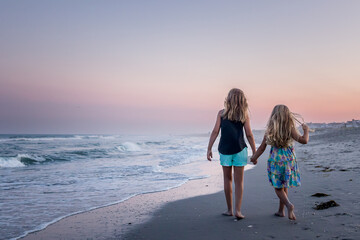 Fototapeta premium Walking on the beach