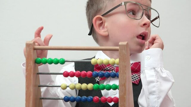 Little student learns math with abacus