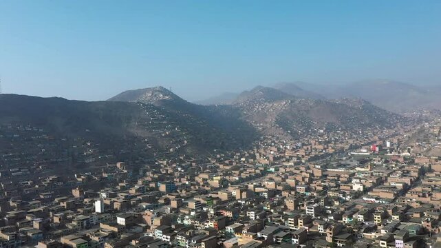 DRONE SOBRE LIMA PERU. VILLA MAR&Iacute;A DLE TRIUNFO.