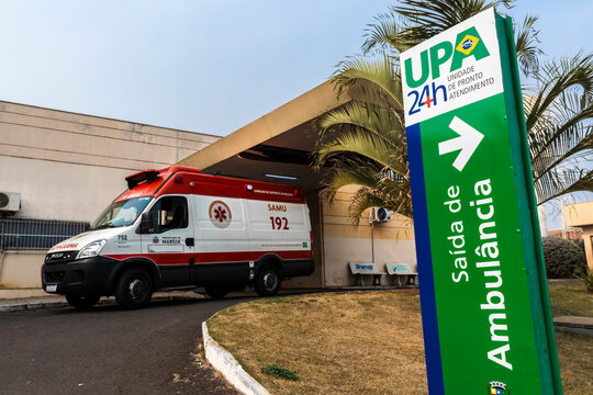 Marilia, Sao Paulo, Brazil, September 06, 2024.. SAMU ambulance, Mobile Emergency Care Service, at the entrance of a 24-Hour UPA, Emergency Care Unit, in the north side of the city of Marilia