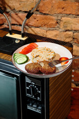 Fresh and tasty hot dishes overnight