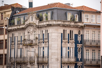 Obraz premium Residential building in art nouveau style in the city center of Porto