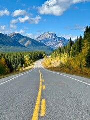 Fototapeta premium Canadian Highway in the mountains 