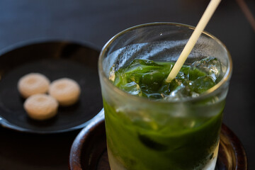 鍵善良房のアイスグリーンティー