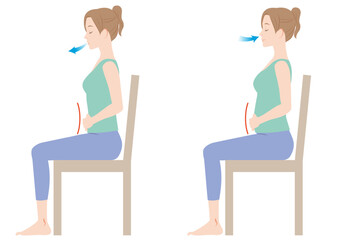 座って腹式呼吸をする女性