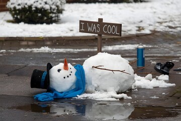 Melting snowman scene with sign I WAS COOL adds humor to figures fate