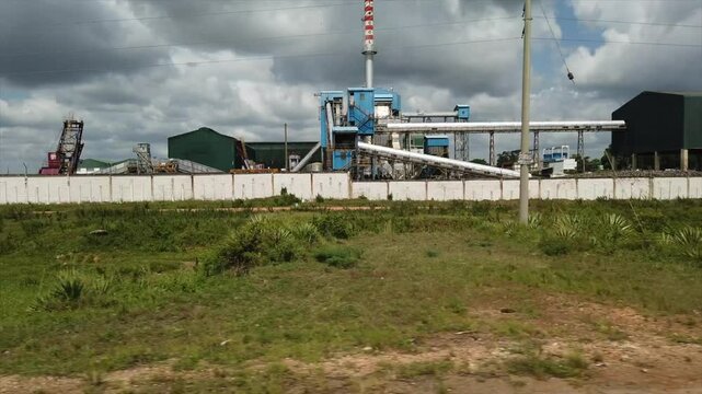 KEN_Roadtrip_Drive_Kenia_Ukunda_SugarCaneFactory_2022_003_4K_12sec.mp4