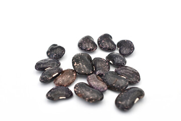 Large bean seeds are scattered on a white background.
