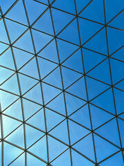 Obraz premium glass roof of modern office building with blue sky in the background
