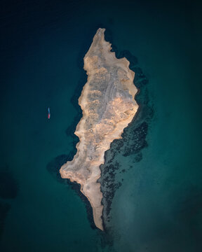 Fototapeta Aerial view of Jazirat As Suh island, Muscat, Oman.