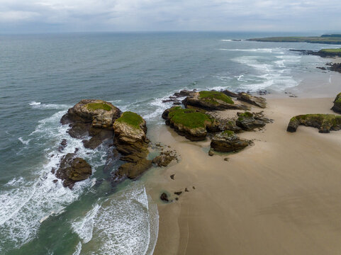 Playa Os Castros de Ribadeo en Lugo Galicia
