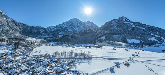 Das Ostrachtal rund um Bad Oberdorf und Bad Hindelang bei strahlendem Sonnenschein im Winter