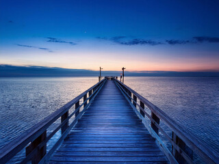 Fototapeta premium sunrise at the pier