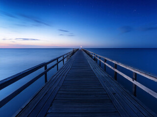 Obraz premium sunrise at the pier