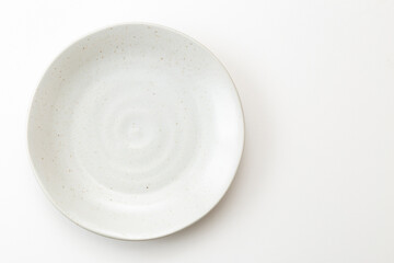 白背景に白い和食器