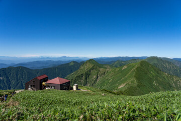 深緑の谷川岳