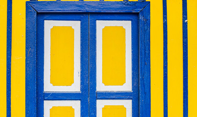 plano horizontal de puerta pintada en madera 