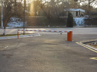 Barrier to control the passage of cars