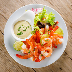 fresh shrimp with dipping sauce