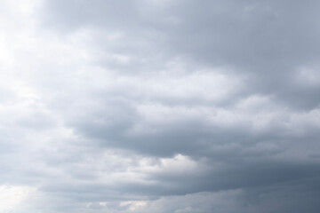 gllomy sky with dark gray clouds