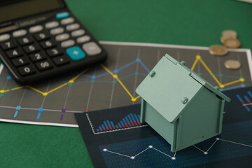 Individuals with savings, saving for the purchase of homes and real estate, personal financial planning and sharing expenses from income so that they can save and build on their future home purchases.