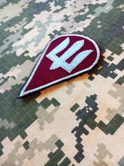 The Ukrainian military uniform has a chevron with a trident