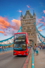 Obraz premium The skyline of London: from the Tower Bridge to London Bridge during sunset time, United Kingdom