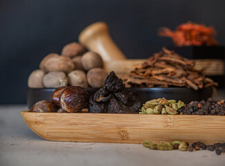Authentic Sri Lankan Spice Medley: A Showcase of Cinnamon, Pepper, Cardamom, Nutmeg, Mace, and Garcinia Rings