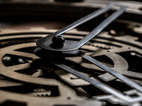 aiguille d'une horloge en gros plan 