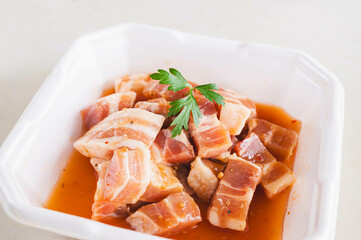 パック入り味付け豚バラ肉