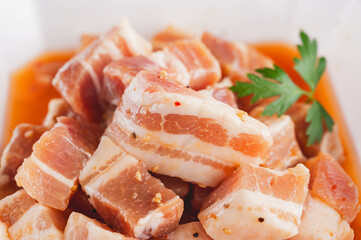 パック入り味付け豚バラ肉