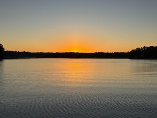 Obraz premium Sunset lake view summer evening water reflection