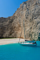 Żaglówka nad zatoką w Zakynthos  © Lika